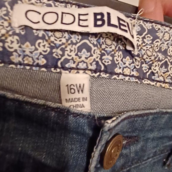 Code Bleu 16w - Picture 6 of 6